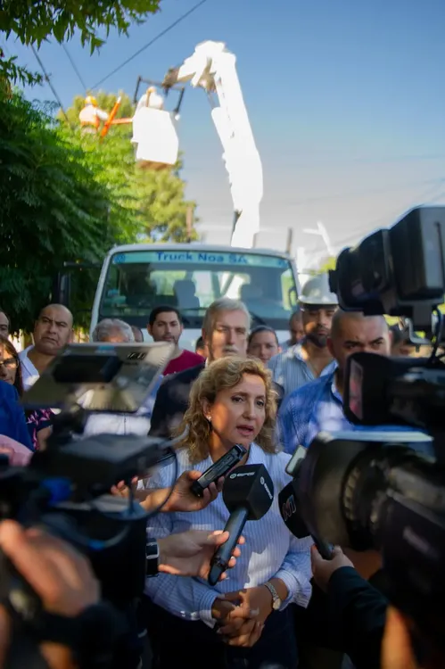 Intendente visita obra iluminación