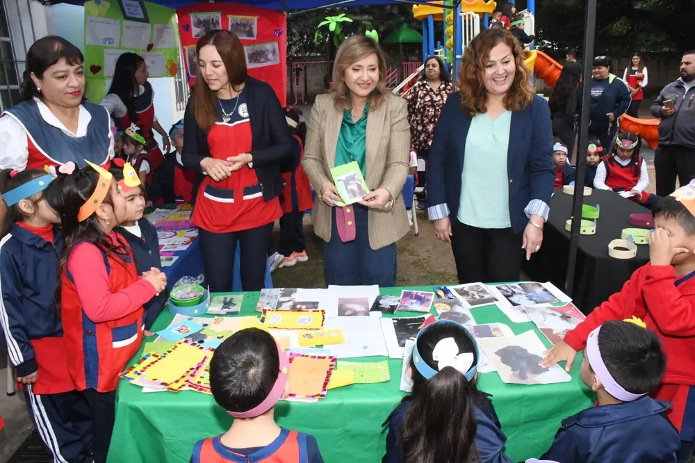 Intendente jardín día del animal