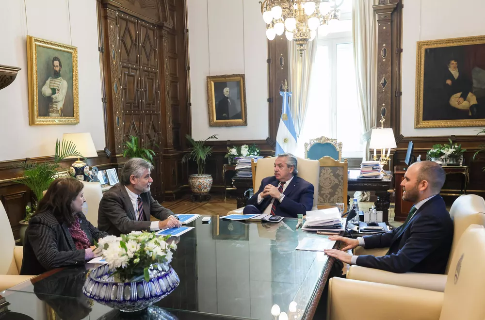 13-06-2022_el_presidente_alberto_fernandez_junto