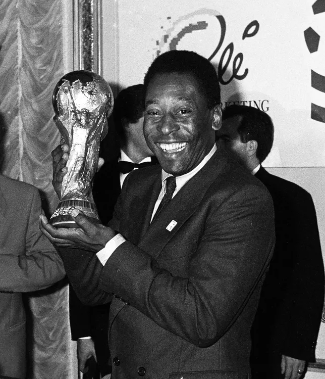 29-12-2022_el_astro_brasilenio_pele_uno