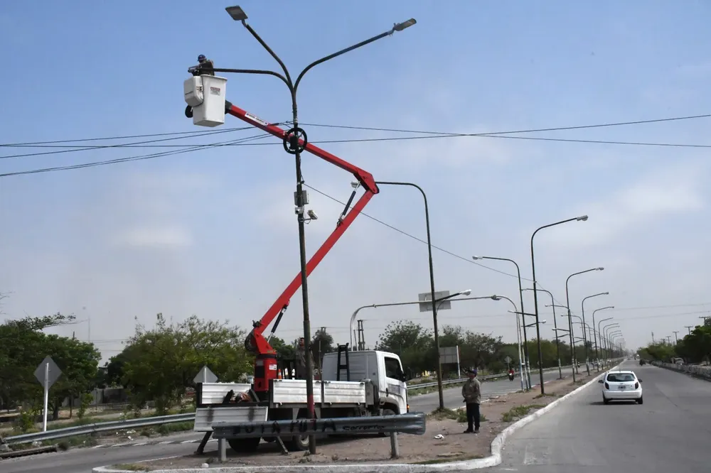 lugones led
