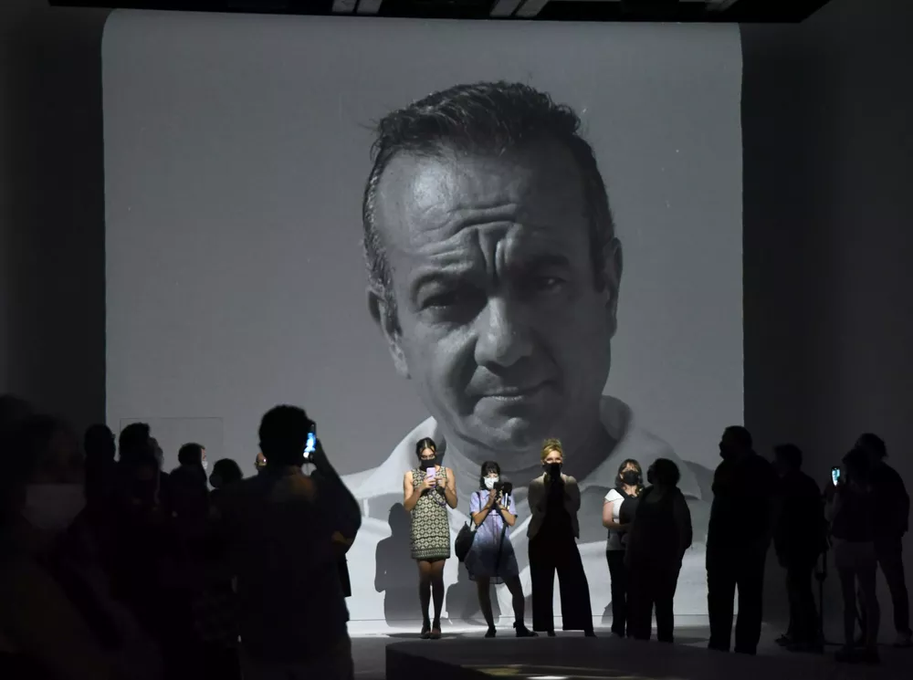 16-03-2022_con_una_muestra_que_permite