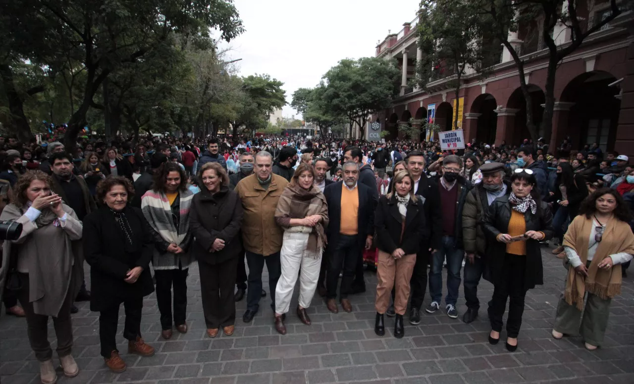 santiago baila