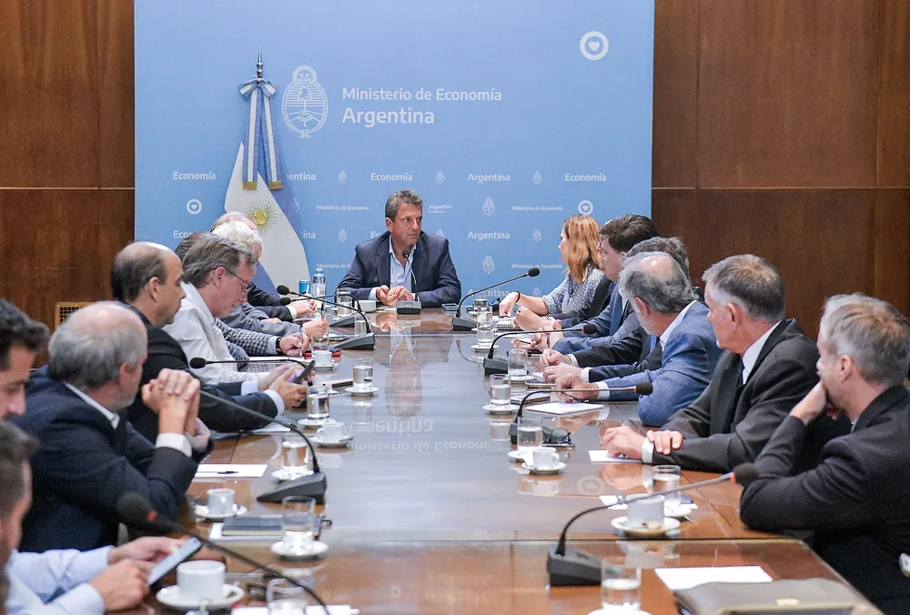 28-11-2023_el_ministro_de_economia_sergio