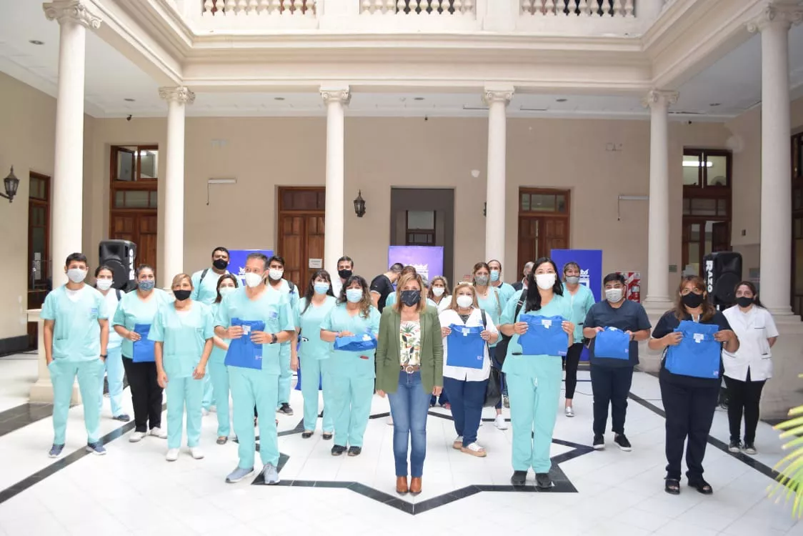entrega uniformes salud