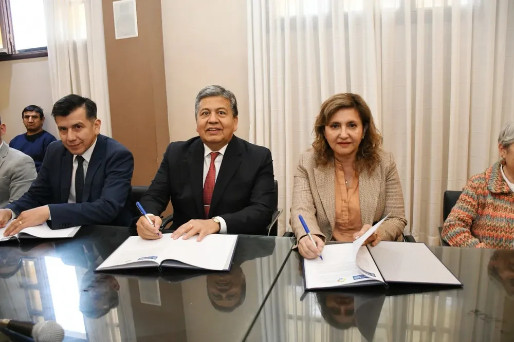 IntendentePazfirmadeconvenio