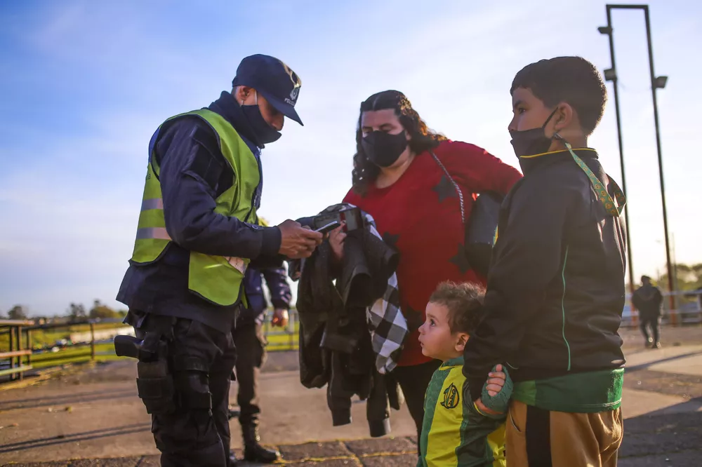 04-10-2021_simpatizantes_de_aldosivi_de_mar