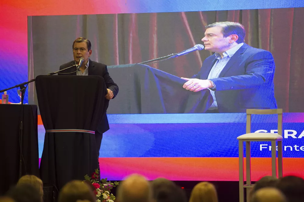 02-10-2021_el_gobernador_de_santiago_del