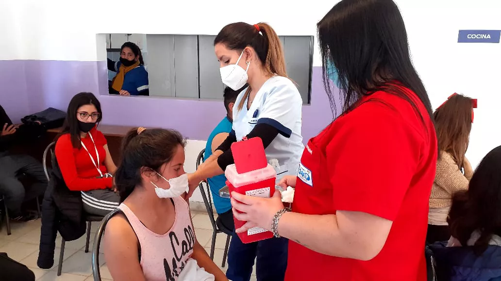 vacuna jovenes en el cic campo contreras