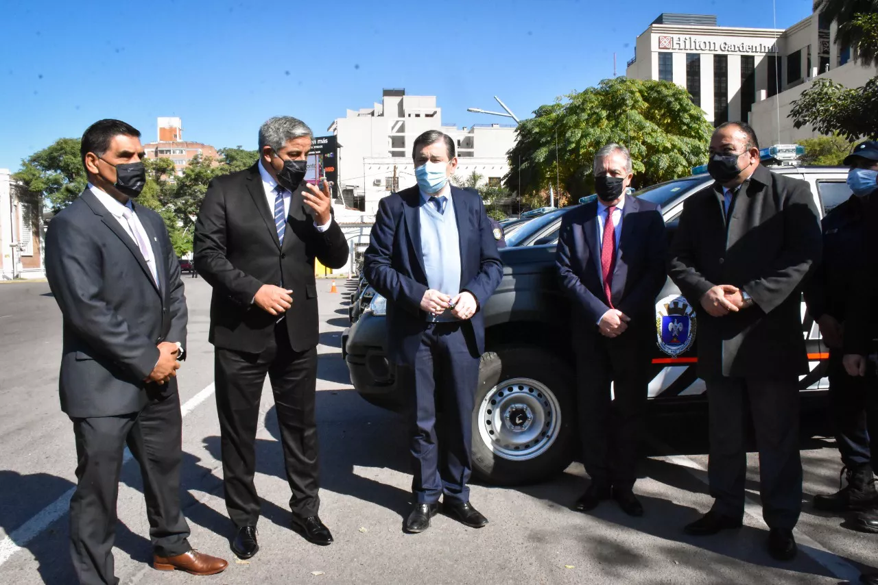 policia camioneta