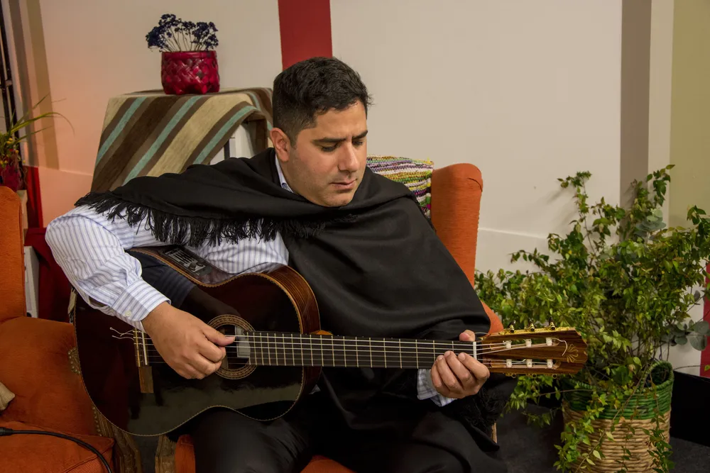 25-10-2023_el_musico_compositor_y_cantante