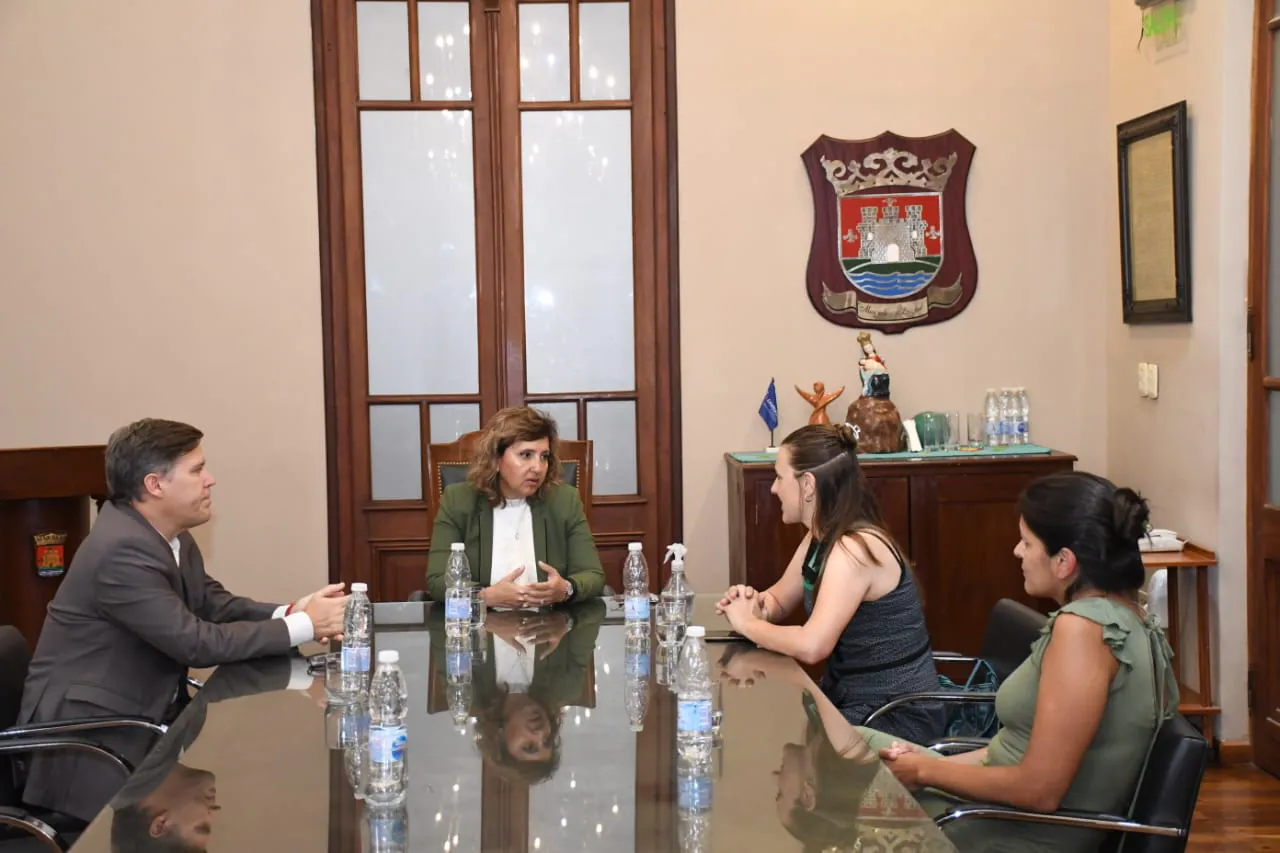 Fuentes recibió  en el salón de acuerdos a inspectoras de la obra del centro ambiental para la gestión de residuos