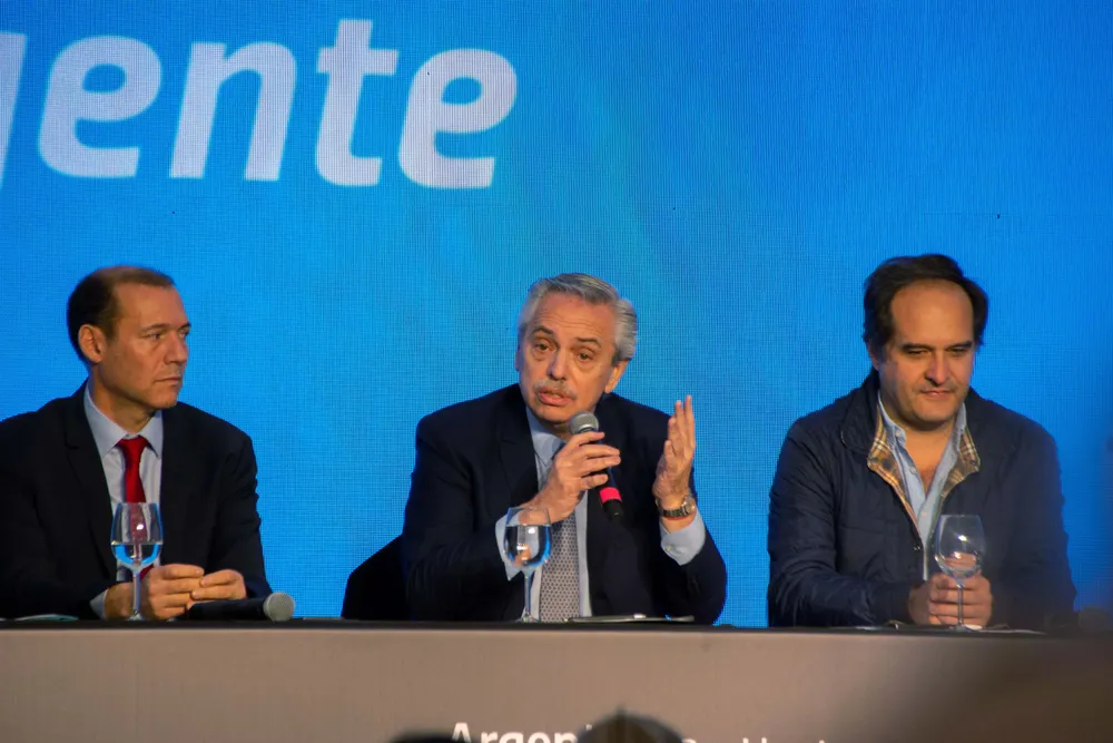 23-08-2023_el_presidente_alberto_fernandez_entrego