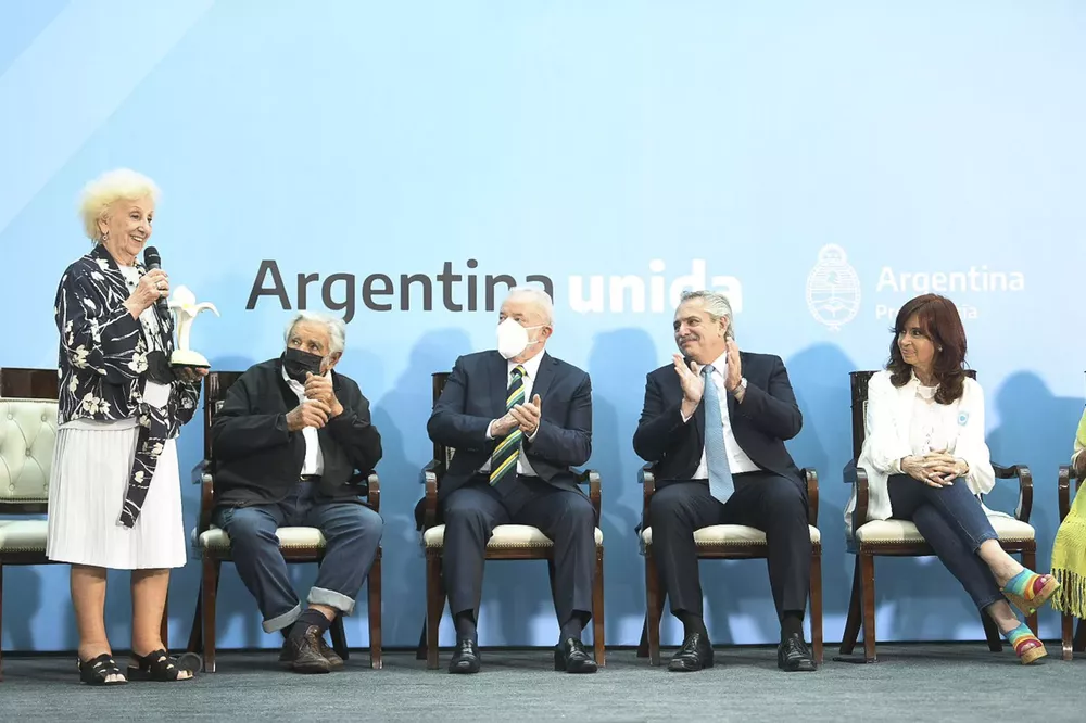 10-12-2021_el_presidente_alberto_fernandez_entrega