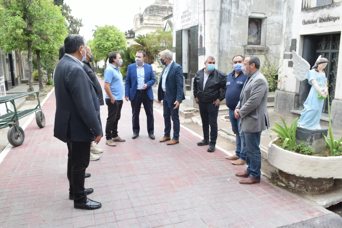 funcionarios cementerio