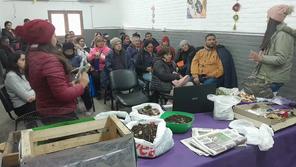 capacitación a huerteros en compost