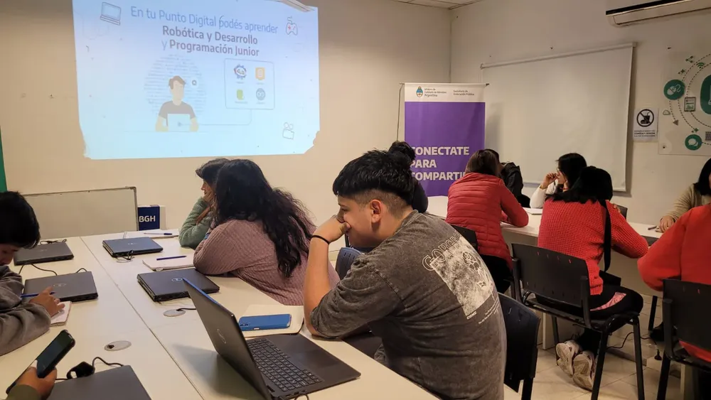 BUSCANDO MI PRIMER EMPLEO