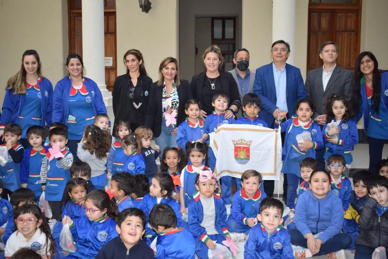 Intendente visita jardín