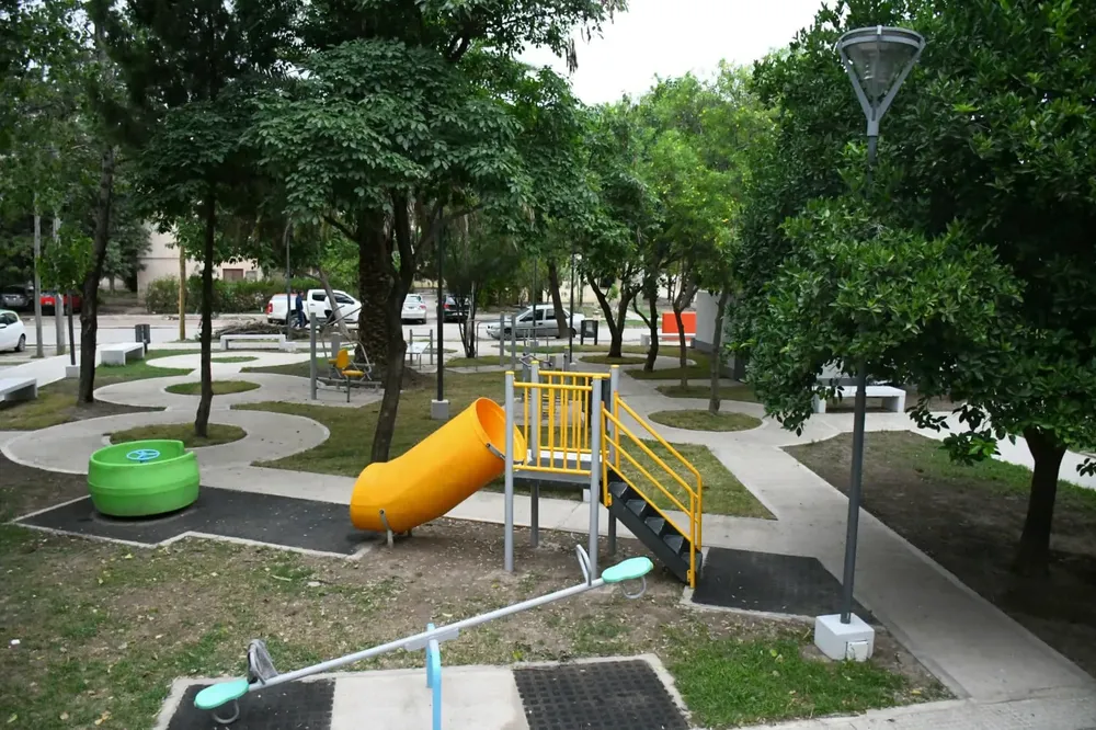 plaza barrio Almirante Brown