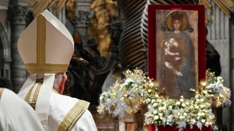 francisco-el-mundo-necesita-mirar-a-las-madres-y-a-las-mujeres-para-encontrar-la-paz-tpsw