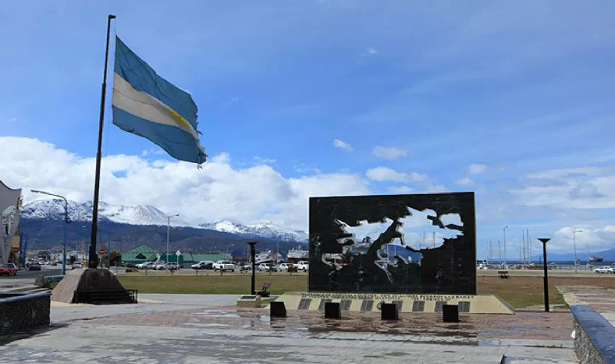 1200x711_monumento-islas-malvinas-986399-114828