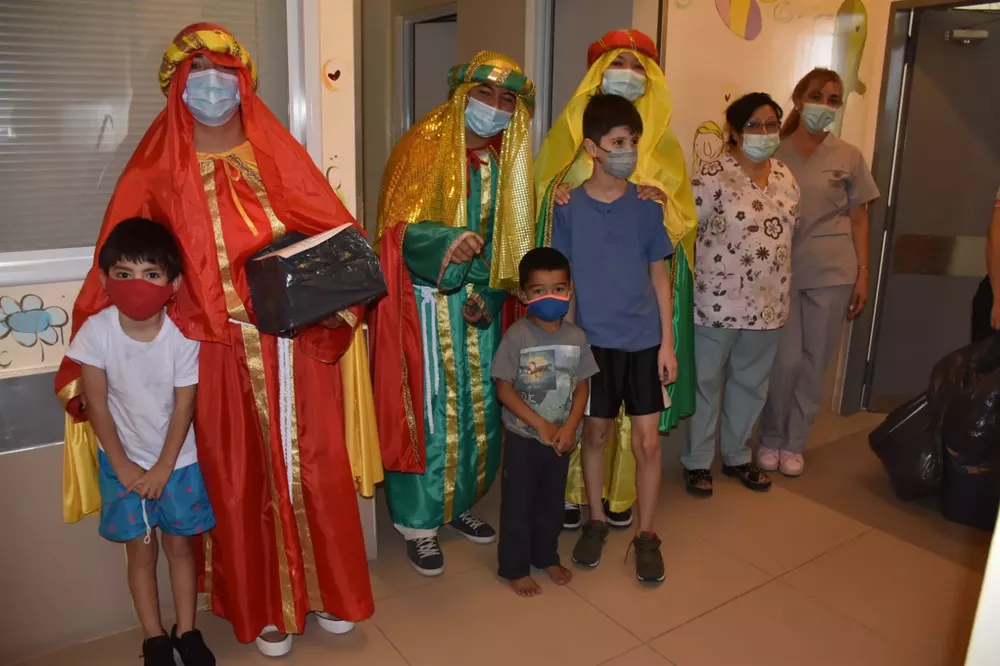 LOS REYES MAGOS RECORRIERON LOS DIFERENTES BARRIOS DE LA CIUDAD ESTE 6 DE ENERO. (1)