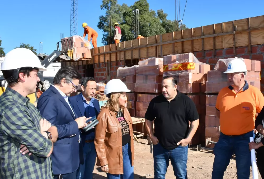 Intendente obra cuartel de bomberos