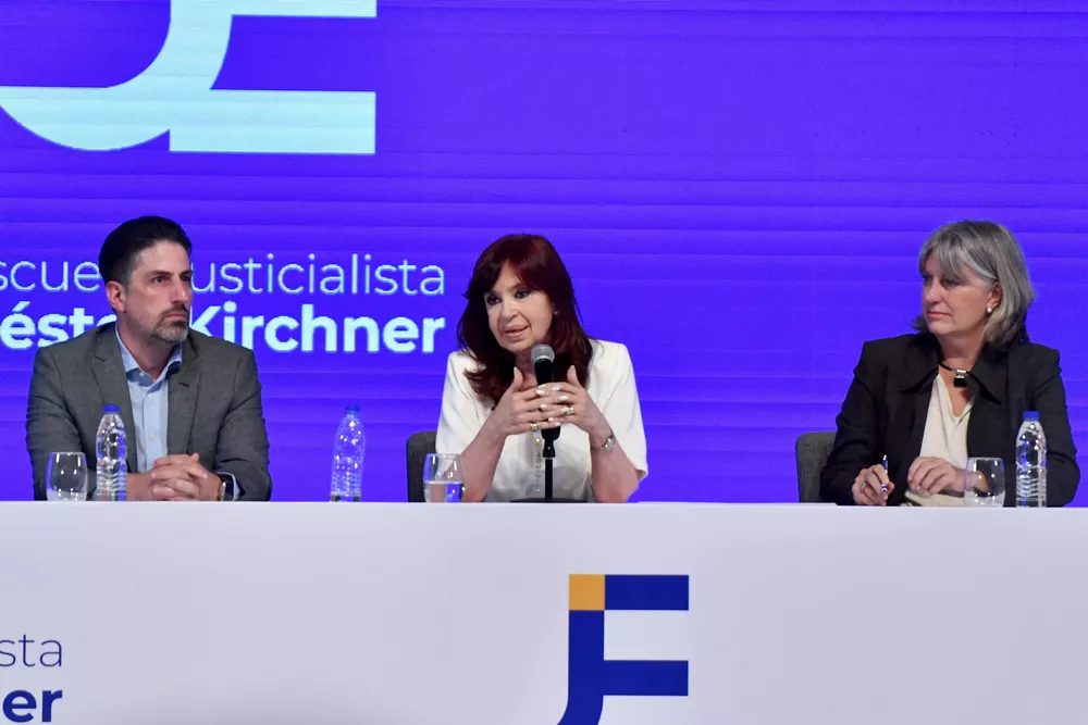 27-04-2023_la_vicepresidenta_cristina_fernandez_parece