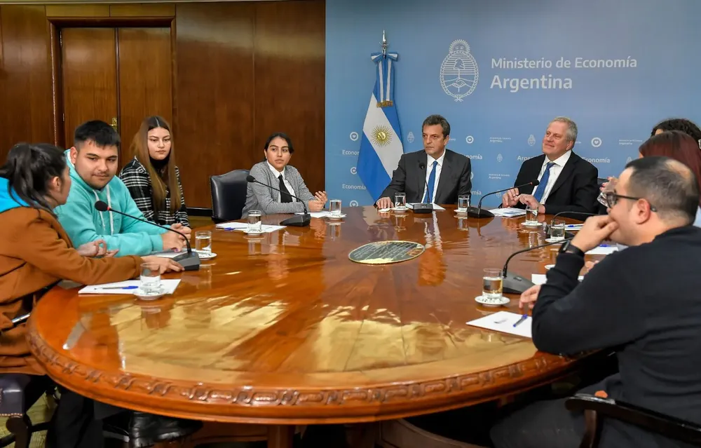 12-07-2023_el_ministro_de_economia_de
