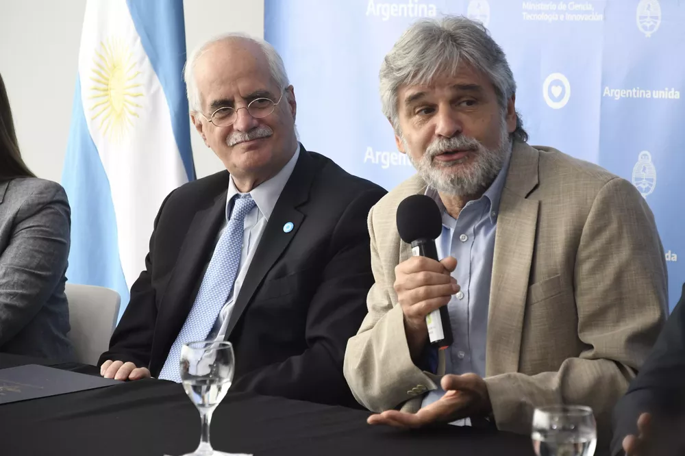 13-12-2022_el_ministro_de_ciencia_tecnologia