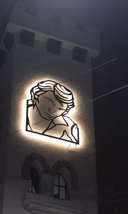 22-08-2021_una_escultura_en_homenaje_al