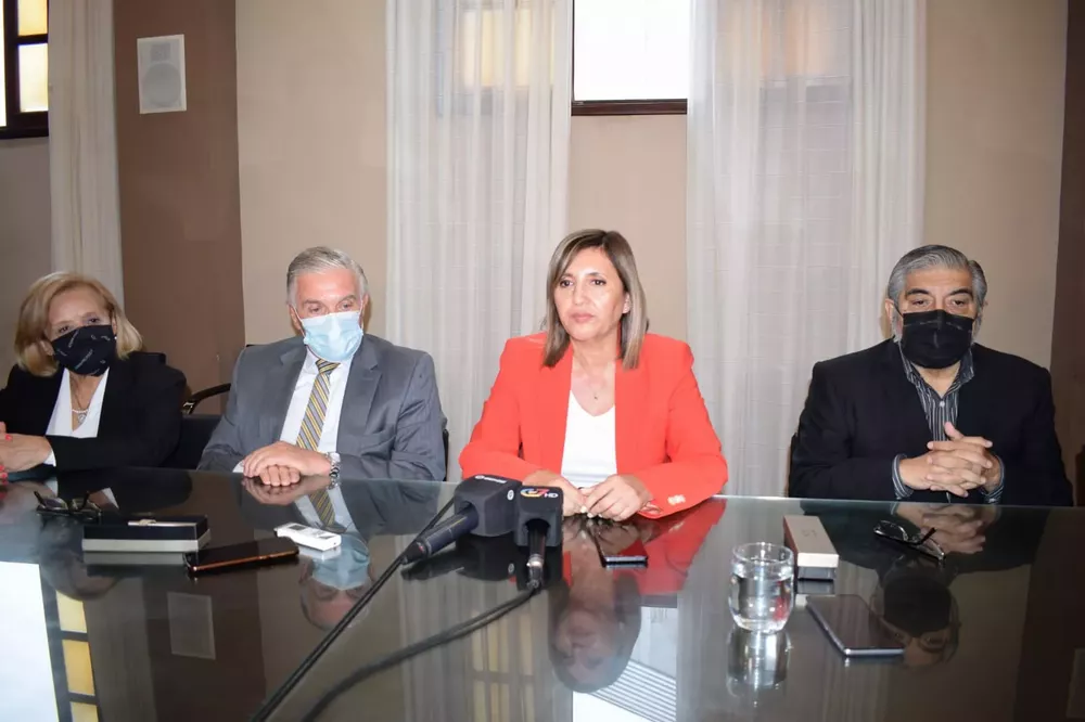 Intendente firma Banco de Alimentos