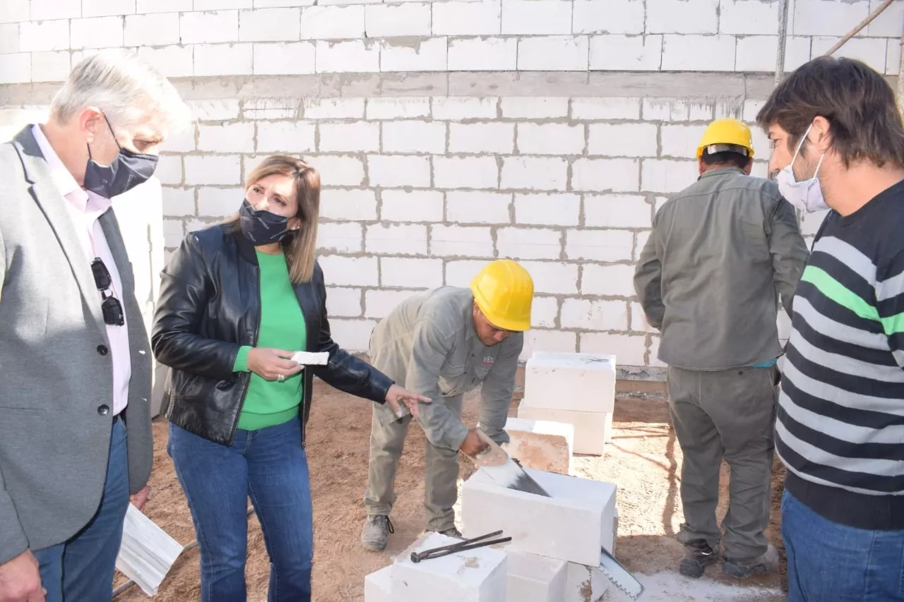 Intendente visita obra