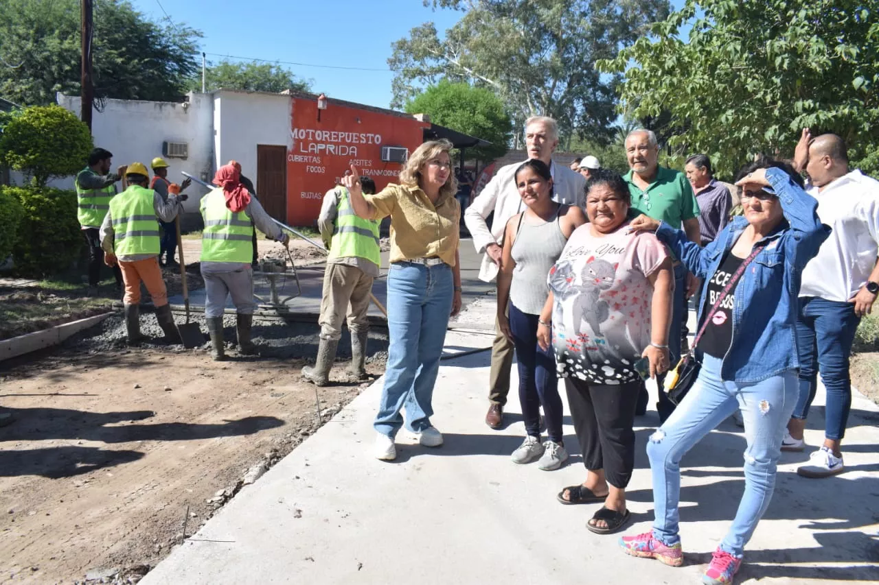 Intendente visita de obra pavimento